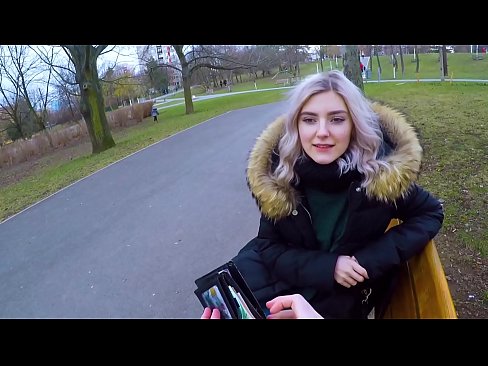 ❤️ Swallows hot cum coigreach airson airgead - blowjob anns a 'phàirc le Eva Elfie ☑  Pornagrafaidheachd breagha  leinn gd.redpornpictures.ru